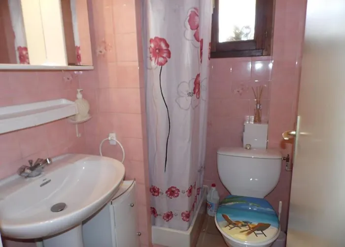 T2 Avec Terrasse Et Parking Prive, 4 Couchages, - Fr-1-326-599 * Marseillan (Herault)